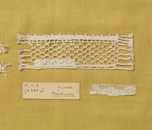 Staal kloskant met grove draad als voorbeeld van Mechelse grond(traliegrond) by anonymous