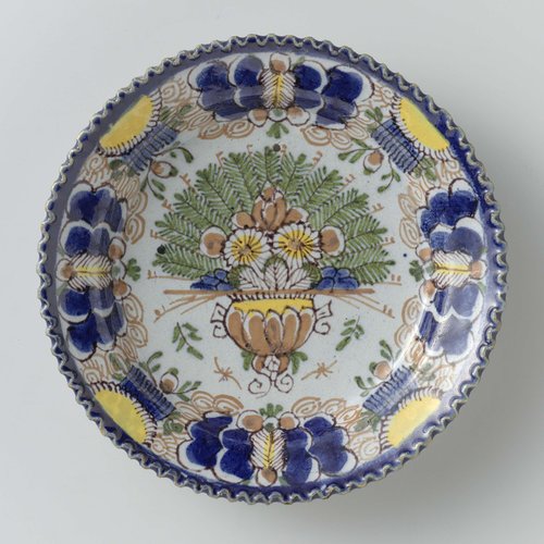Bord van faience