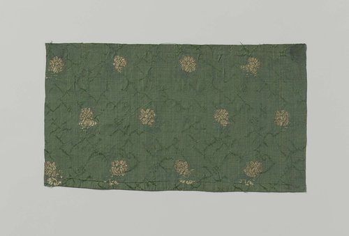 Fragment oosterse textiel; zijdeweefsel by anonymous