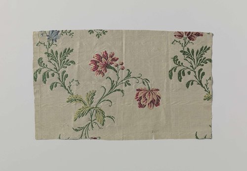 Fragment witte gebrocheerde zijde met veelkleurige bloemtakken by Unknown Artist