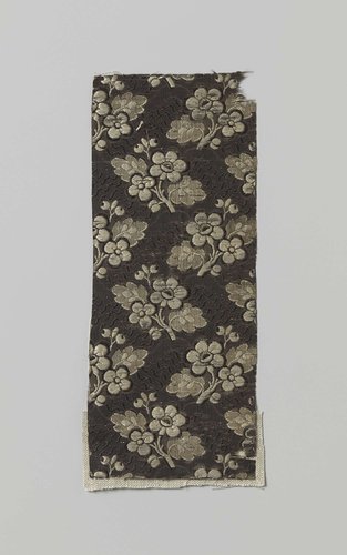 Fragment zwart zijde droguet met wit en beige bloemtakken by Unknown Artist