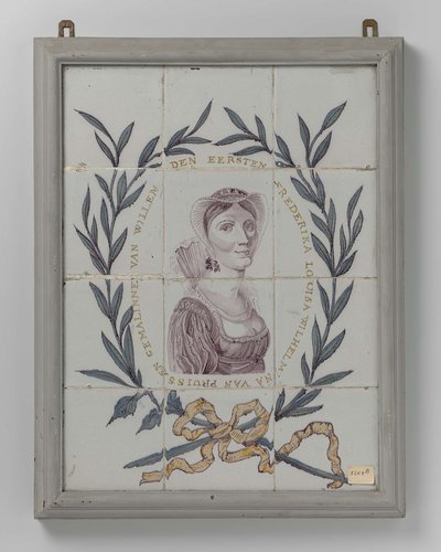 Tegeltableau met portret koningin Frederika Wilhelmina met opschrift: FREDERIKA LOUISA WILHELMINA VAN PRUISSEN GEMALINNE VAN WILLEM DEN EERSTEN by anonymous