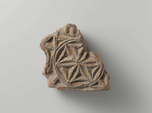 Bouwfragment, versierd met verdiepte stervorm by anonymous
