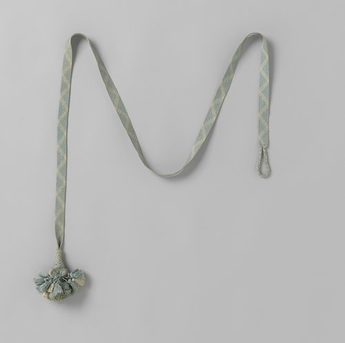 Band van blauwgrijze zijde, met kwast, Louis XIV by anonymous