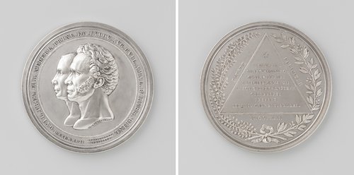 Vijfentwintigjarig huwelijk van Frederik, prins der Nederlanden en Louise Augusta Wilhelmina Amalia, prinses van Pruisen, penning aangeboden door de vrijmetselarij van Nederland