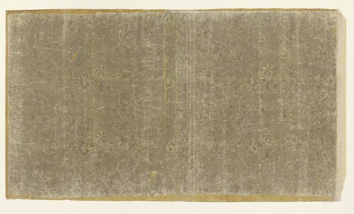 Blad met bloemenmotieven over geometrisch meanderpatroon (één van drie identieke bladen) by anonymous