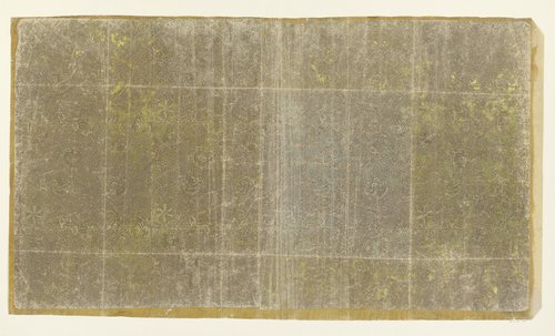 Blad met bloemenmotieven over geometrisch meanderpatroon (één van drie identieke bladen) by anonymous