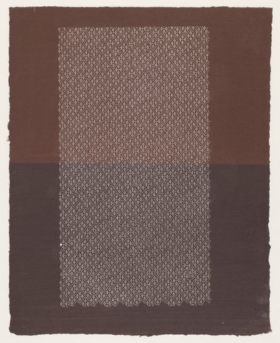 Blad met licht- en donkerbruine helften met uitgespaard ruitenmotief