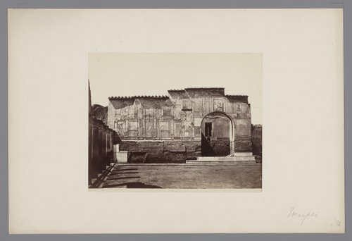 Ruïnes van een badhuis te Pompeï by Giorgio Sommer