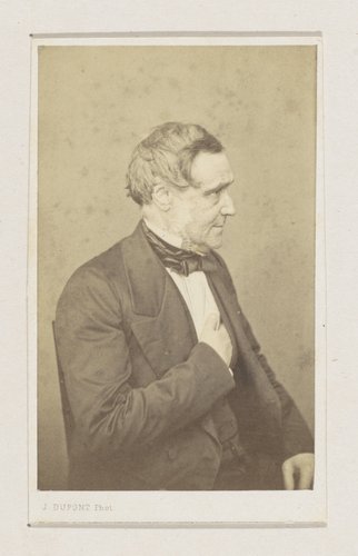 Portret van de schilder Antoon van Ysendyck, halffiguur