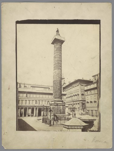 Gezicht op de Zuil van Marcus Aurelius te Rome