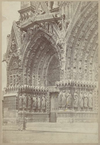 Linkerdeur van het westportaal van de kathedraal te Reims