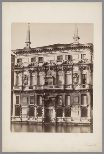 Gevel van een gebouw te Venetië, Italië