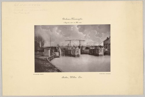 De sluis van buurtgemeenschap Dockumer Nieuwe zijlen by Thomas Martin Staas