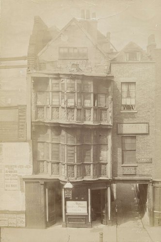 Voorgevel huis [in Holborn by W.M. Spooner & Co.