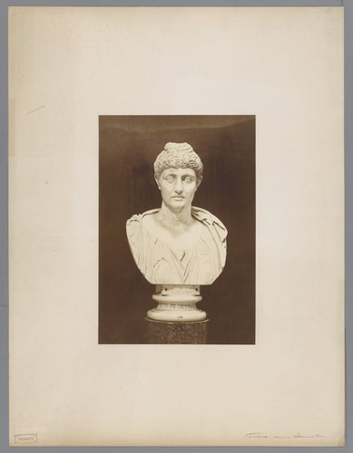 Sculptuur (buste) van Faustina, Museo Vaticano
