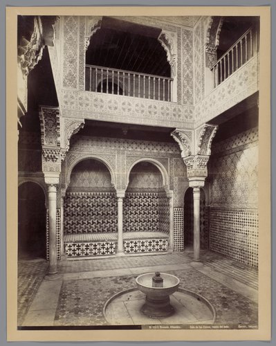 Interieur van een zaal van het Alhambra te Granada