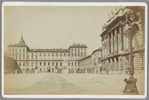 Gezicht op het Koninklijk Paleis van Turijn by Giovanni Battista Maggi