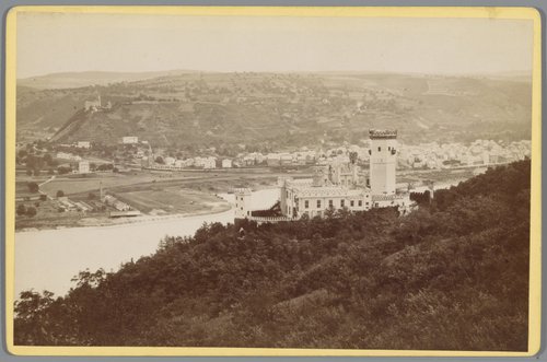 Gezicht op het slot Stolzenfels in Koblenz