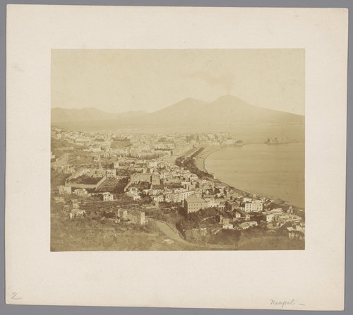 Gezicht op Napels met de Vesuvius op de achtergrond