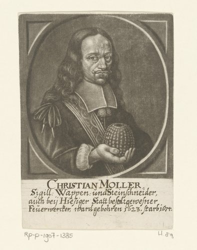 Portret van Christian Moller met vuurwerk in de hand