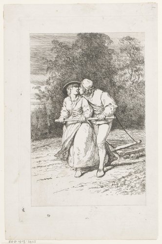 Jonge man en vrouw ploegen samen de grond terwijl de man de vrouw kust