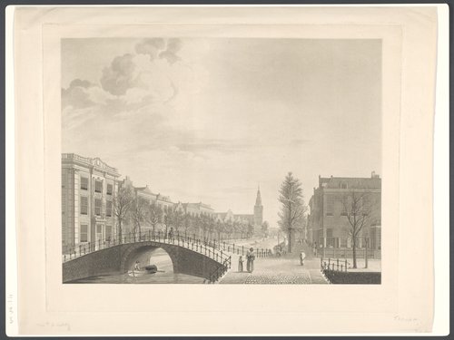 Gezicht op het Rapenburg te Leiden, voor de buskruitramp