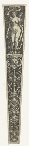 Ornament met gevleugelde vrouw