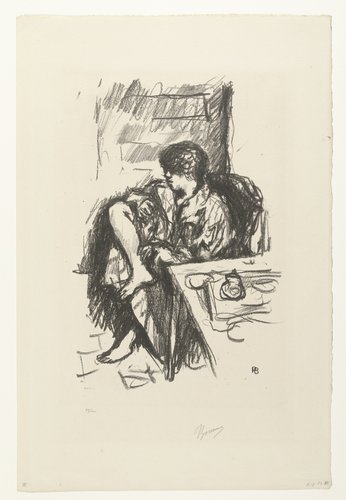 Zittende vrouw kleedt zich aan