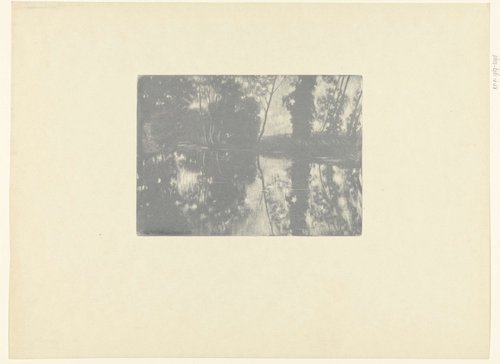 Landschap met bomen aan waterkant
