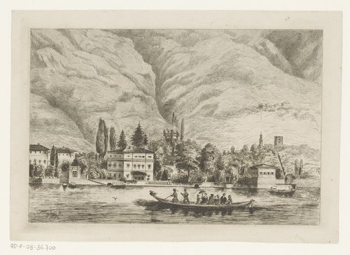 Berglandschap met bebouwde oever