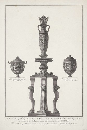 Tripod en twee vazen