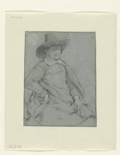 Zittende man met hoed en mantel, naar rechts