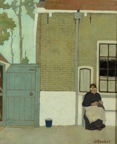 Vrouw voor haar huis
