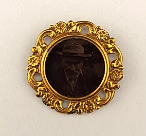 Brooch by Unknown