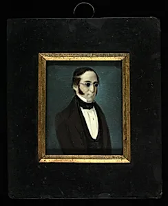 Caballero con lentes de la familia Canals