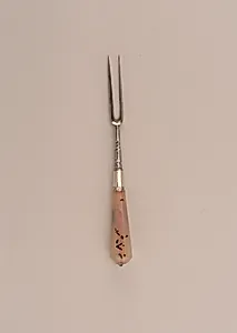 Fork with Eight-Paneled Agate Handle