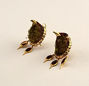 Hummingbird heads by Unknown