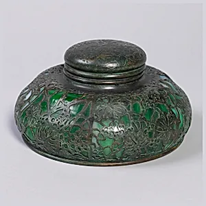 Ink well and lid