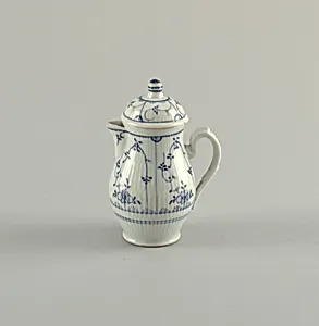 Milk Jug with "Strohblumen" Pattern
