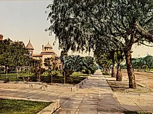 Orange Grove Avenue, Pasadena by Unidentified