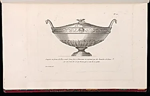 Soupiere en forme de Vase ornÃ©e d'une frise Ã  Rinseaux et couronnÃ© par des branches de Lierre