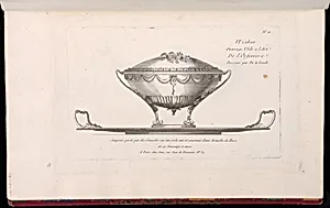 Soupiere portÃ© par des Consoles sur un socle uni et couronnÃ© d'une branche de Rose et sa Soucoupe Ã  anse