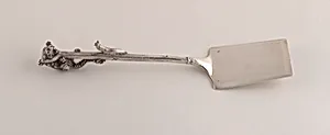 Spade Shaped Server with Slug and Cat Handle