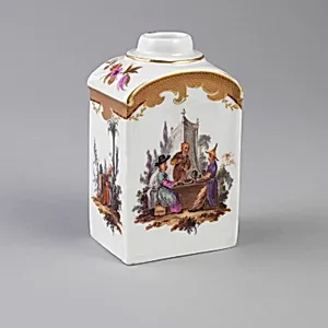 Tea Caddy with Chinoiserie Vignettes