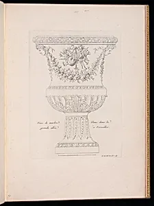 Vase de marbre blanc, dans la grande allée à Versailles