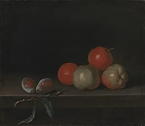 Æbler og ferskner på et bord