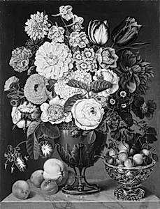 Blomster i en trefodet vase og en skål med kirsebær