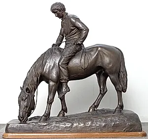 En karl, der rider en hest til vands