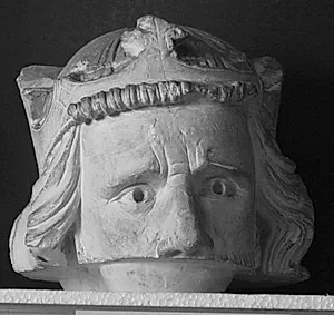 Fragment. Øverste del af kongehoved(?) by Ubekendt